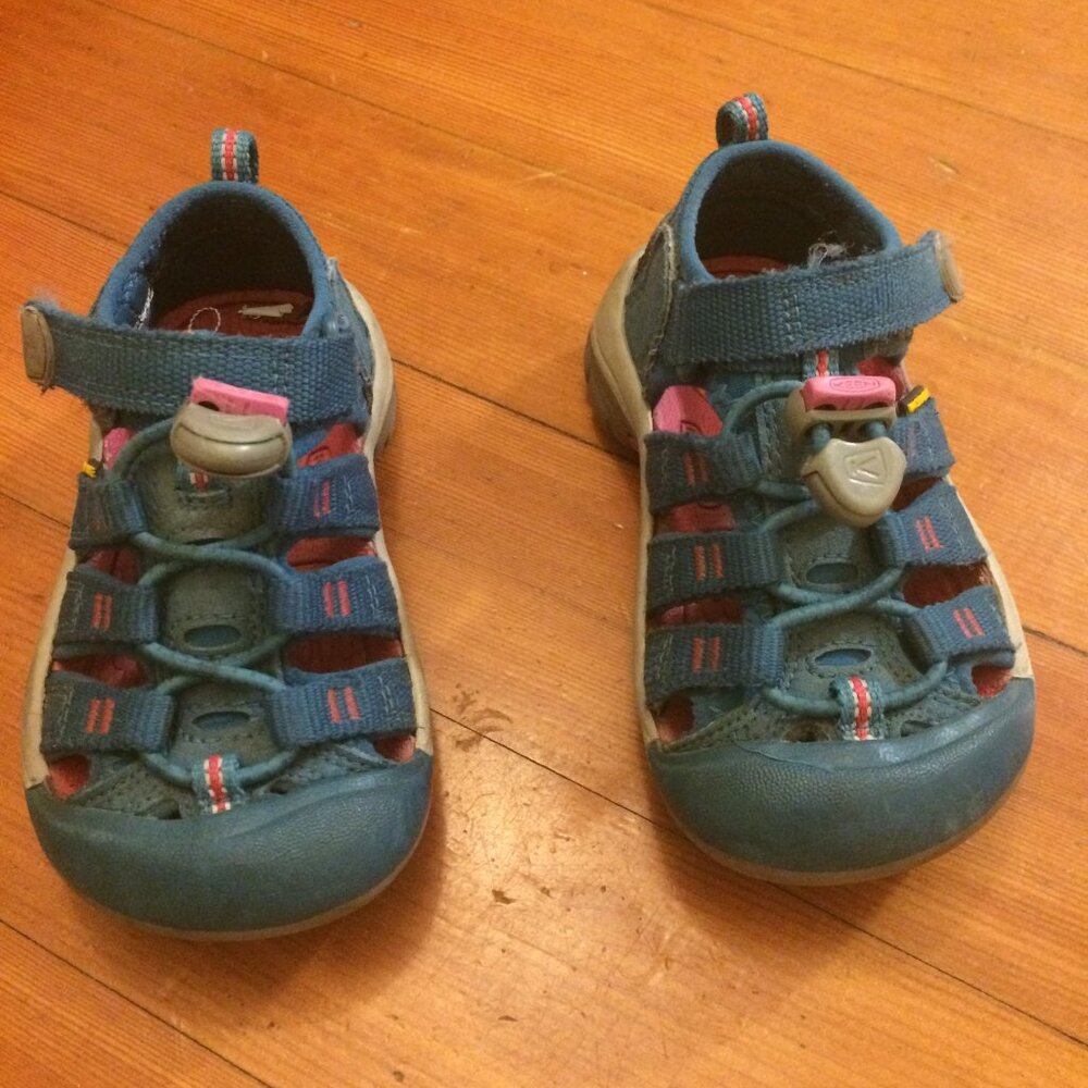 Keen Sandals Little Kid size 8